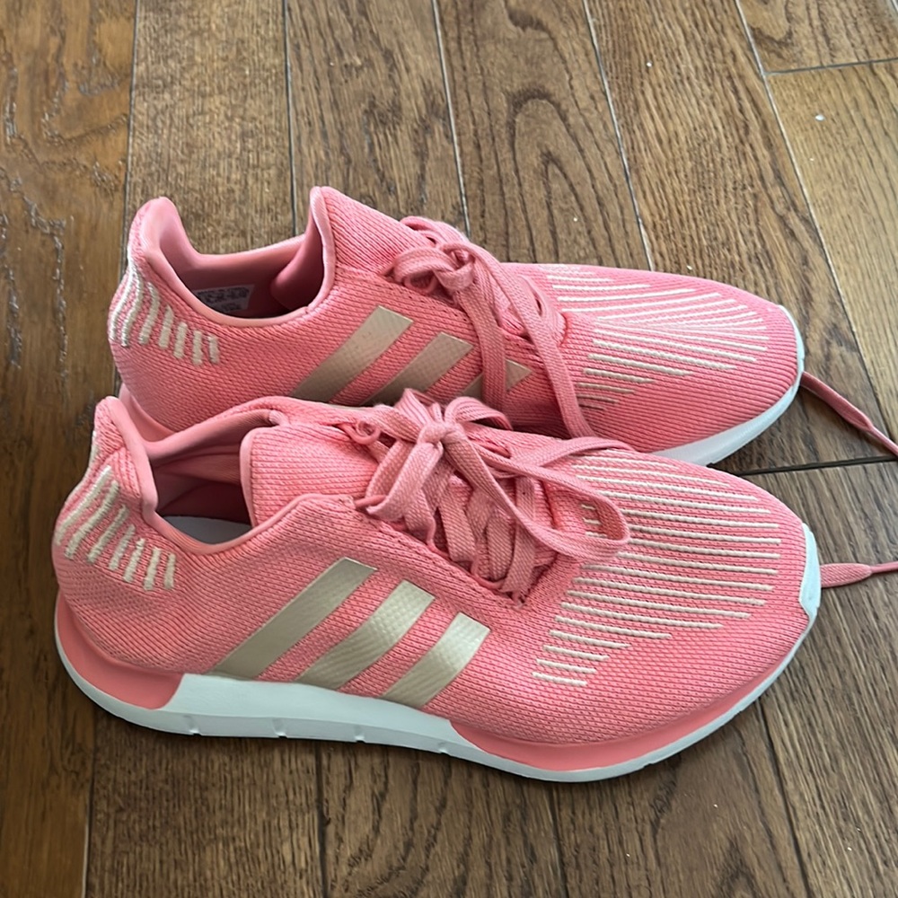 Adidas Swift Run Pink/Gold - size 5 1/2